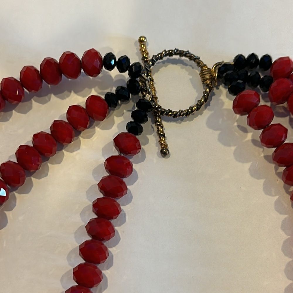 Elva Fields Red Triple-Strand Beaded Necklace with Black Flower Brooch Vintage - Picture 3 of 6